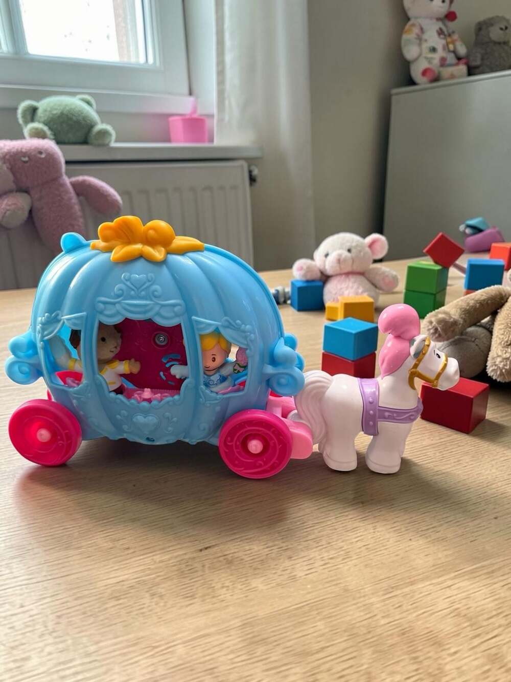 Fisher-Price Little People Disney Princess Cinderella's Magical Lights Carriage